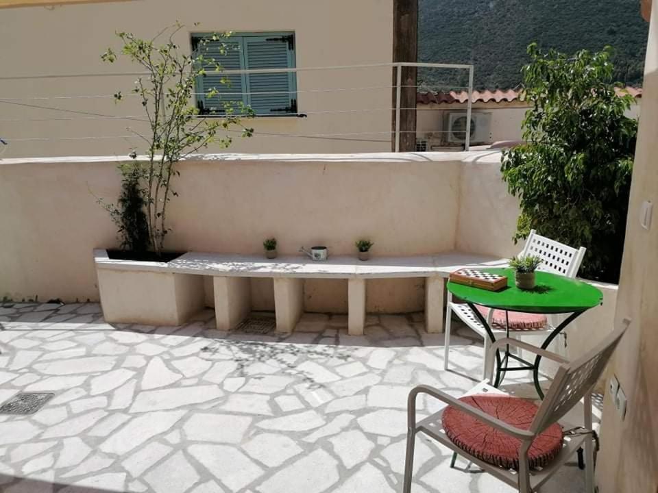 Rodomelo Cute Studio 2 Leonídion Exterior foto